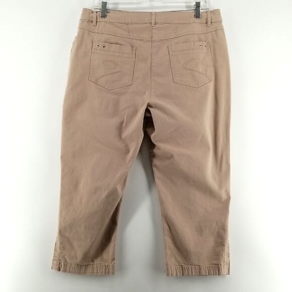 DKR & Co Signature Women’s Size 10 Khaki Capris Full Zip Button Closure 5 Pocket - Picture 6 of 11